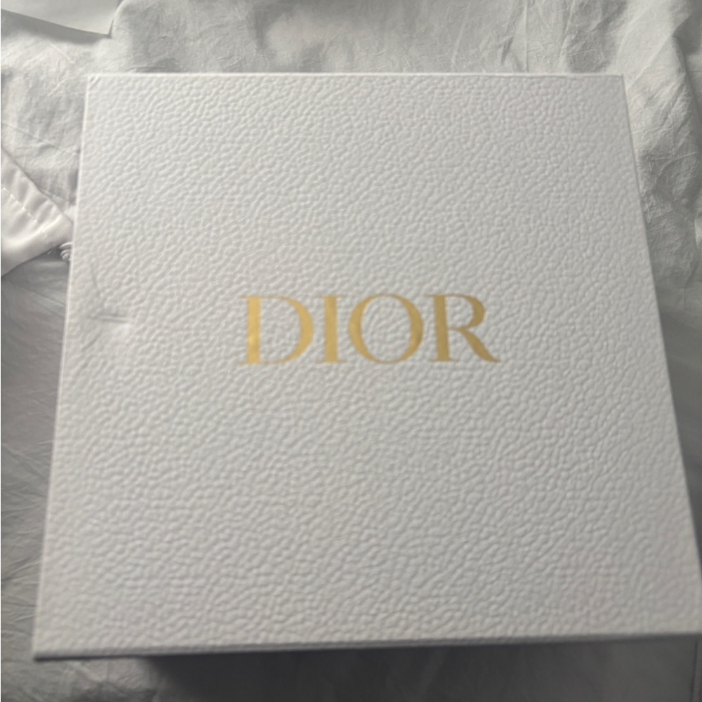 Dior Cream Pouch Collection - Picture 4 of 4